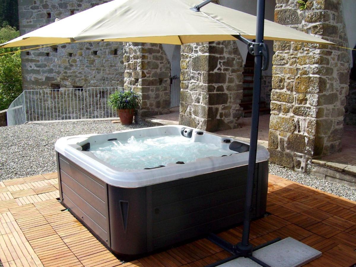 Vila Ancient Farmhouse With Private Heated Hot Tub And Pool Casola in Lunigiana Exteriér fotografie