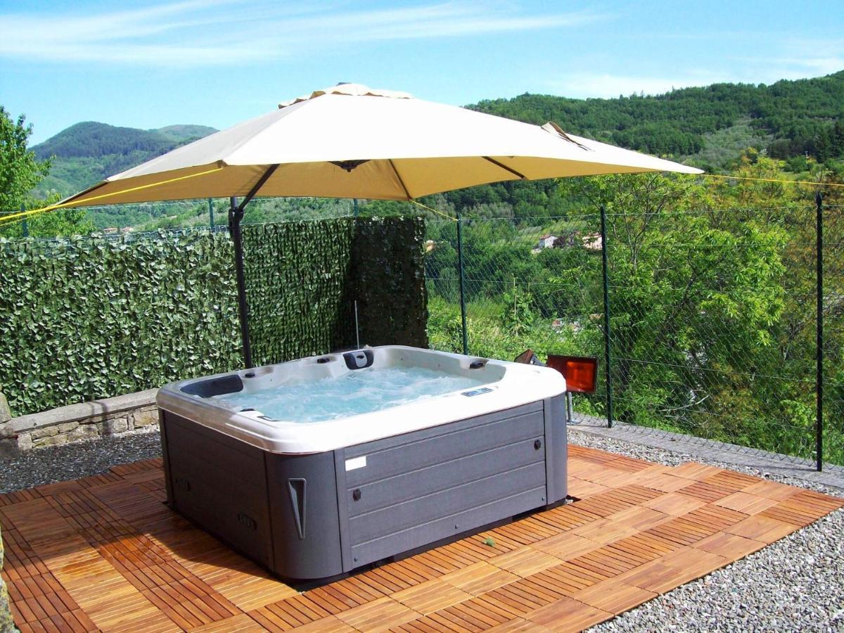 Vila Ancient Farmhouse With Private Heated Hot Tub And Pool Casola in Lunigiana Exteriér fotografie